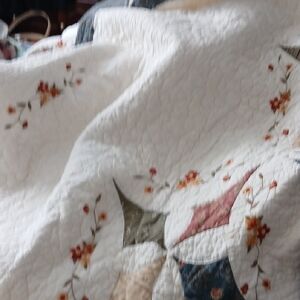 Floral Patchwork Quilt - Cream and Multicolor